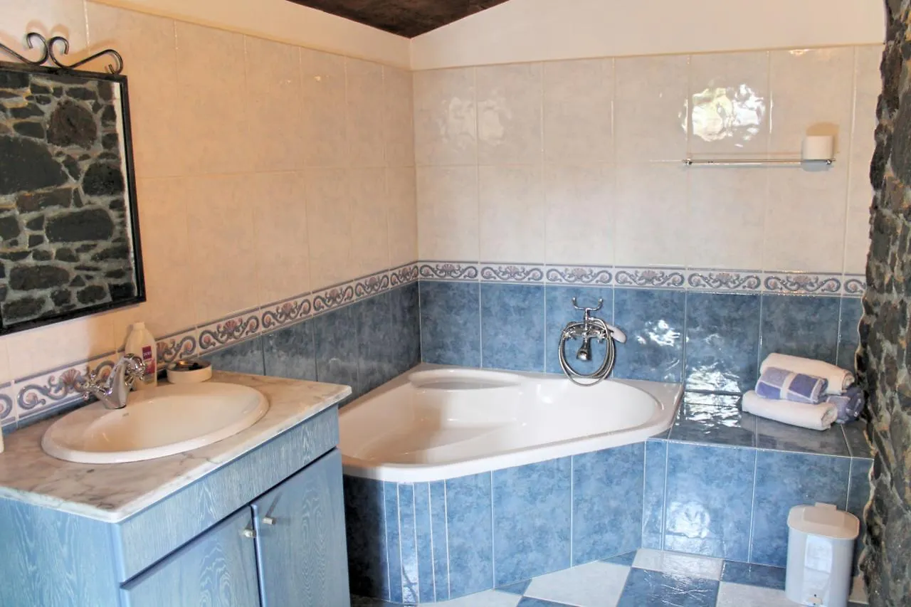 Ourmadeira - Stonecliff Cottage, Countryside Retreat 칼례타 컨트리하우스